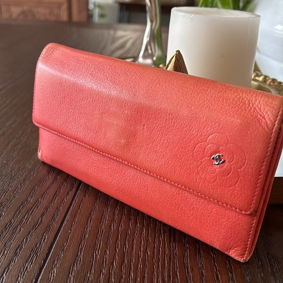 CHANEL CAMELLIA FLOWER WALLET - Picture 5 of 5